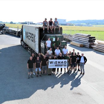 Transport Container NTU Singapur mit WIEHAG Mitarbeitern