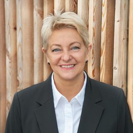 Anita Maier, Vertrieb
