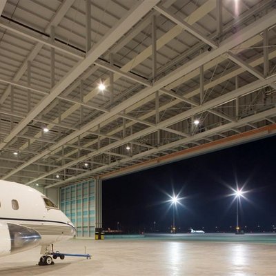 [Translate to Englisch:] Flughafen Wien VIP Hangar 5