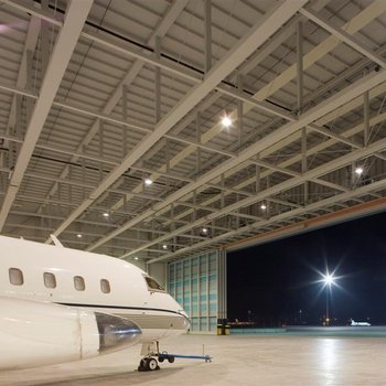 [Translate to Englisch:] Flughafen Wien VIP Hangar 5