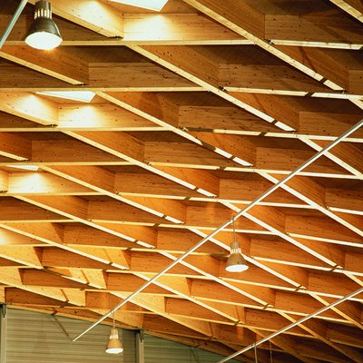[Translate to Englisch:] Brettschichtholz Dachkonstruktion Messehalle Straubing