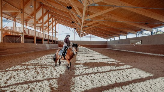 Riding arena Moargut supporting structure