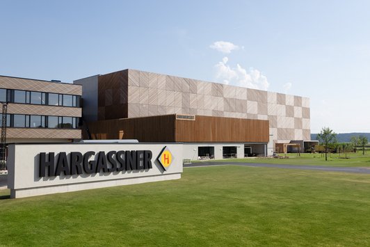 [Translate to Englisch:] Holzparkhaus Hargassner