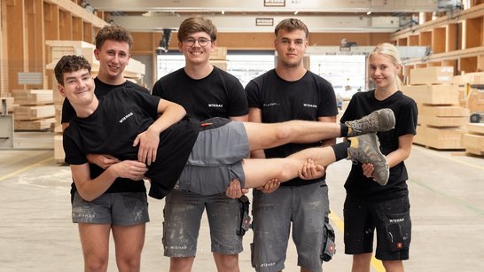 Lehrlingsgruppe bei WIEHAG