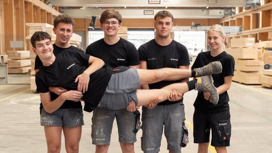 Lehrlingsgruppe bei WIEHAG