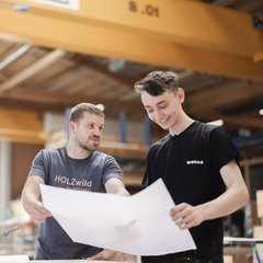 Vorarbeiter mit Lehrling Holzbau Vorarbeiter mit Lehrling Holzbau