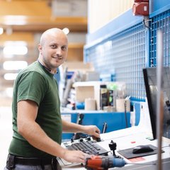 CNC Maschinenführer CNC Maschinenführer