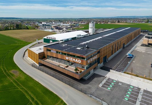 Photovoltaikanlage am Hallendach