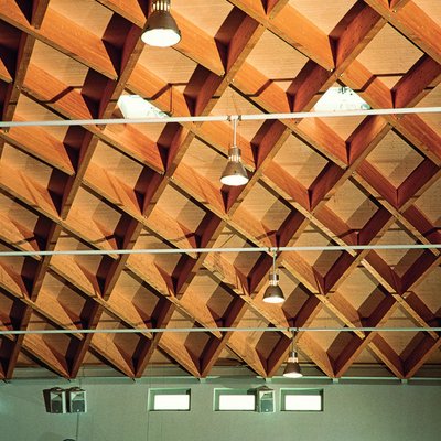 [Translate to Englisch:] Brettschichtholz Dachkonstruktion Messehalle Straubing