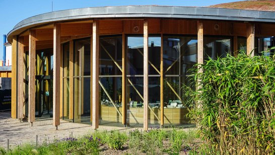 [Translate to Englisch:] Hans Christian Andersen Museum Holz-Glas Fassade